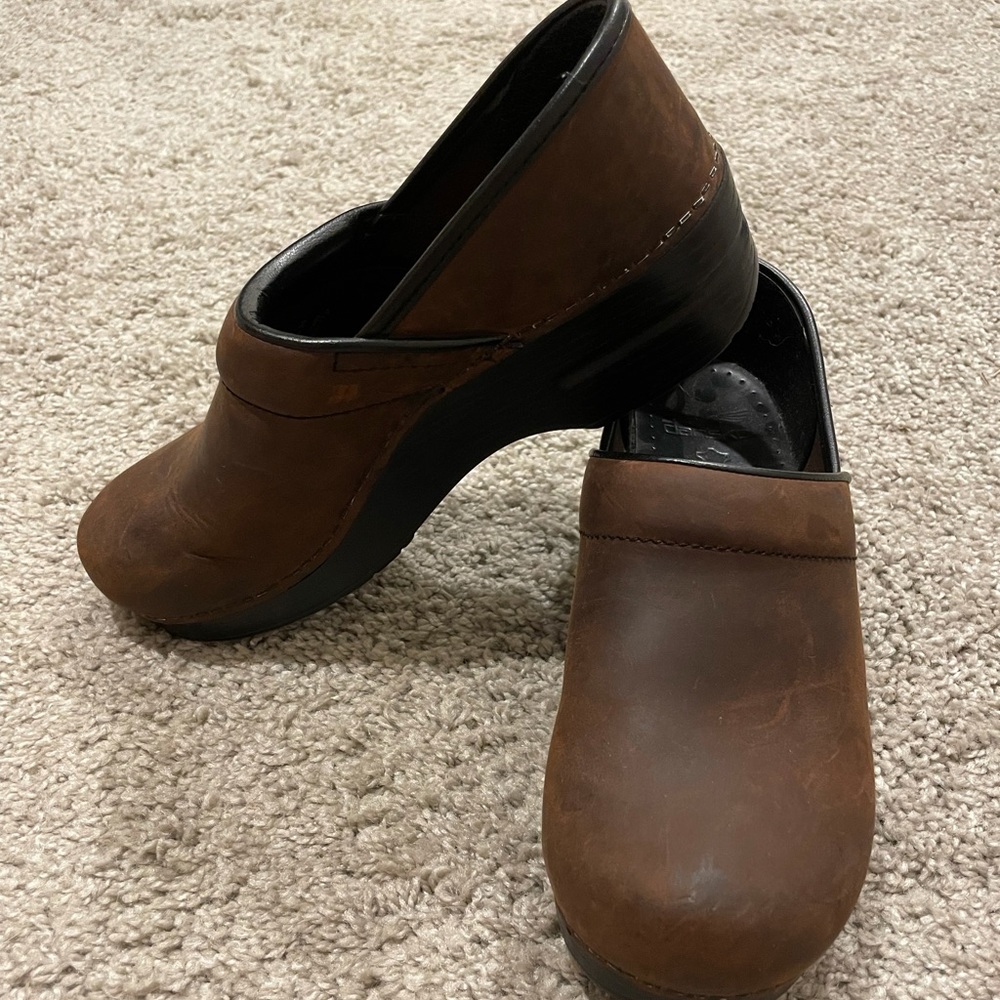 Dansko Brown Nurse Clogs Women’s 39/8.5-9